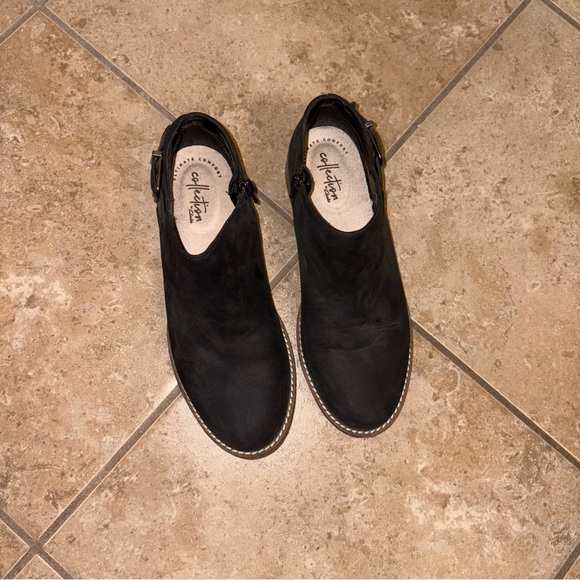 Black Ankle Boots with Sleek Design and Versatile Style - Picture 2 of 6